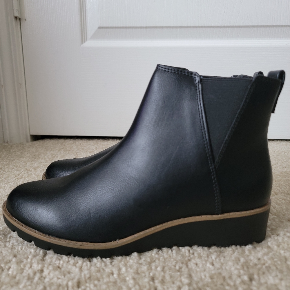 NWOT St. John's Bay Boots